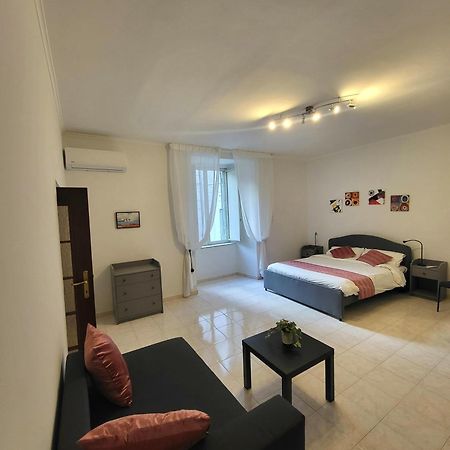 Holiday Home Deldec Наполи Екстериор снимка