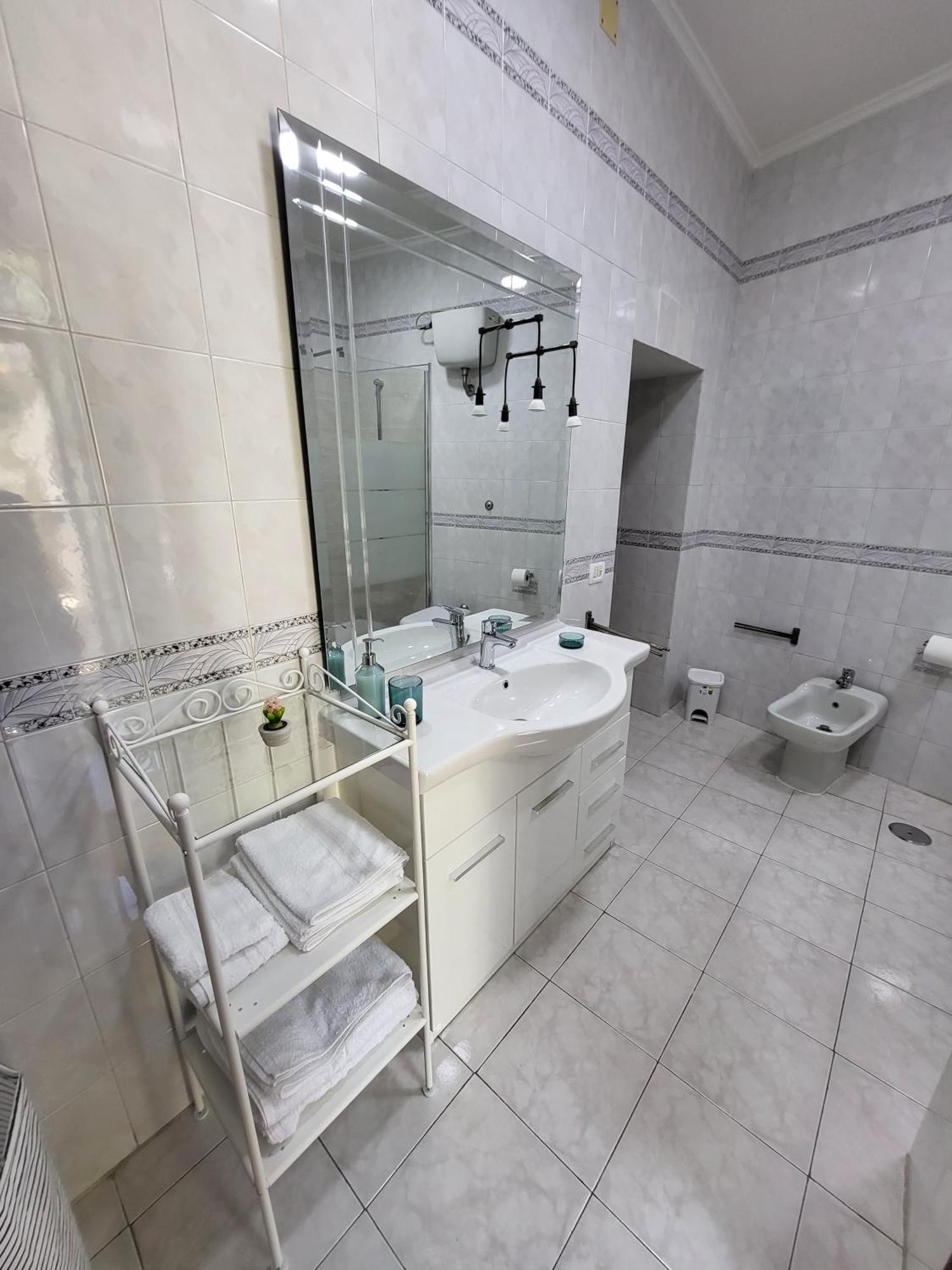 Holiday Home Deldec Наполи Екстериор снимка